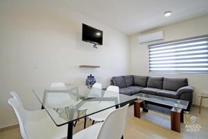 Relaxing Gated Retreat Pool communal