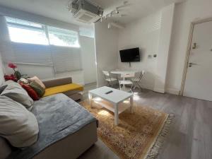 Spacious one bed Maida Vale Central Location wAC