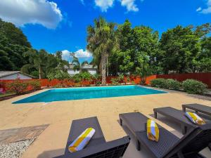 Private Pool Spacious 4BR Retreat Full Kitchen
