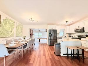 Private Pool Spacious 4BR Retreat Full Kitchen