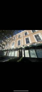 Modern 1 bed apartment- Maida Vale