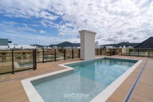 Aptos em cond. c piscina a apenas 500 m da Praia dos Ingleses - MNCs