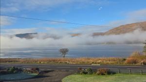 Hillview Hideaway with private garden