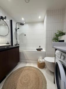 Seaview getaway. Free parking!