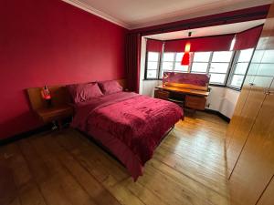 1970s Mid-Century Home with Iconic Bedrooms