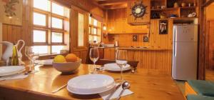 YaSou House - Spacious Family Apartment by the Sea, Loutraki