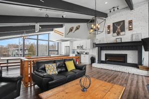 Mountain Trail-Smart TV-Self Check-In-Full Kitchen-Balcony-BBQ