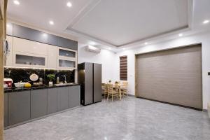 Spacious 4BR House - Elevator - 2km to West Lake