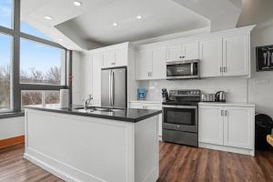 Mountain Trail-Smart TV-Self Check-In-Full Kitchen-Balcony-BBQ