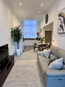 Modern Worksop Town Centre Apartment - Secure Parking & EV Charging