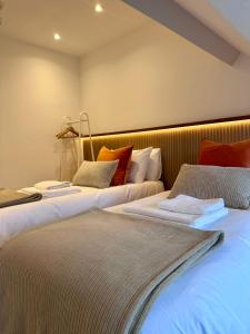 Modern Worksop Town Centre Apartment - Secure Parking & EV Charging