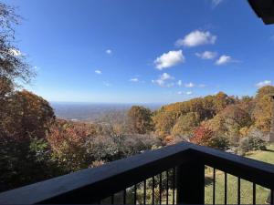 Remarkable Mountain Escape! Breathtaking Views & Pet Friendly!