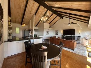 Remarkable Mountain Escape! Breathtaking Views & Pet Friendly!