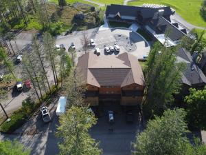 4 king beds w ensuites Double the Living Space!