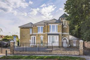 Private Luxury Ensuite Room Greater London, Free Parking Gatwick 15MIN