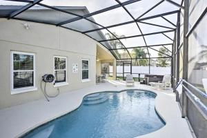 Luxury Retreat with 2 Master Suites Pool & Hot Tub BBQ Pool Table 2 Miles Disney