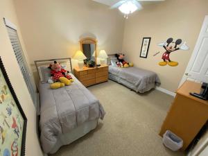 Luxury South Facing Pool Hot Tub Pool Table Air Hockey Gym BBQ 2 Miles to Disney