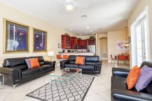 Luxury South Facing Pool Hot Tub Pool Table Air Hockey Gym BBQ 2 Miles to Disney