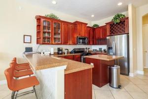 Luxury South Facing Pool Hot Tub Pool Table Air Hockey Gym BBQ 2 Miles to Disney