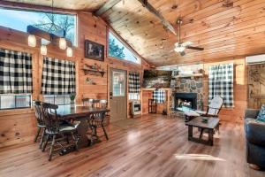 Smokies Cabin with Backyard for Dogs & Arcade