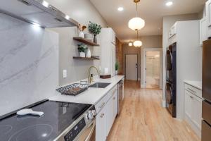Historic Lawrenceburg Loft: Balcony + Square Views