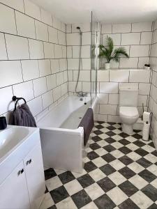 Spacious and stylish with games room, huge garden, peaceful surroundings