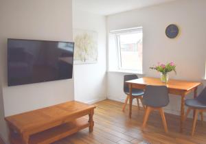 Cathedral View, Spacious City Centre, One Bedroom Flat - Chichester Holiday Properties