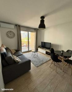 Lovely apartment in a residence with a pool!