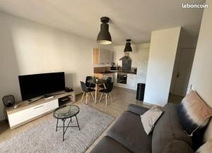 Lovely apartment in a residence with a pool!