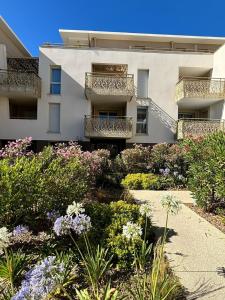 Lovely apartment in a residence with a pool!