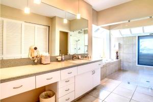 Kapalua Bay Villas 2 Free Rental Cars KBM Resorts Whale Watching 2 Units 3 Bedrooms ML-1987