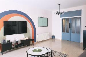 3BR Central Apt Balcony & Abdoun Bridge View