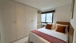 Flat na Cobertura com Piscina Privativa - PL99-1103