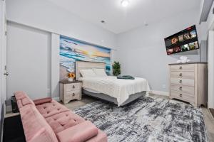 2min WALK to Beach, Pool, Hot Tub, SL16, 5BR House