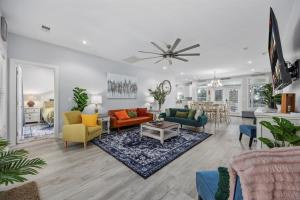 2min WALK to Beach, Pool, Hot Tub, SL16, 5BR House