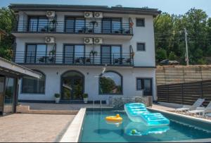 Pensiunea MALA House