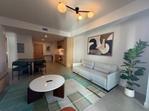 Downtown Miami Condo Near Bayside w Free Parking