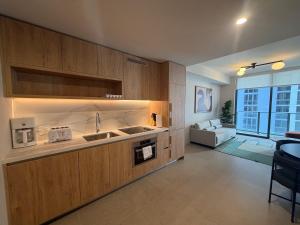 Downtown Miami Condo Near Bayside w Free Parking