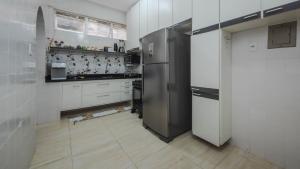 Apto com Garagem perto do Porto da Barra no Graca