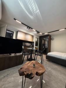 Black & Velvet Studio