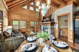 2mils Dollywood, Family Resort-Pool, King, HotTub