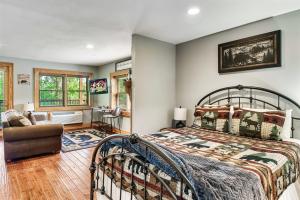 2mils Dollywood, Family Resort-Pool, King, HotTub