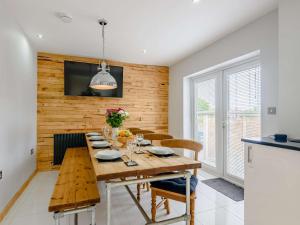 4 Bed in Llandudno 75466