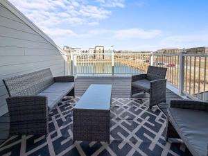 Furnished 4BR Townhome Pickleball Court & Garage