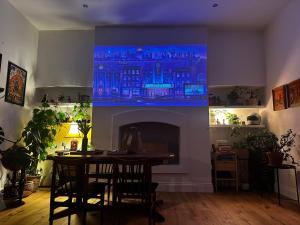 Chic Victorian Garden Flat - Cinema Projector - Parking