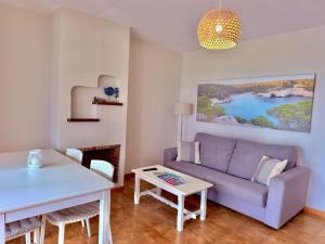 Enjoy Cala Porter en complejo vacacional.