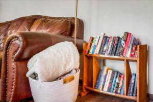 Cozy Lake House with Fireplace, Views, Close to Skiing!