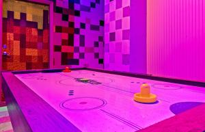 Disney Getaway w Pool & Hot Tub Game Room, BBQ