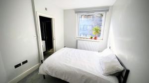 En-suite bedroom in city centre in a 2 bed flat