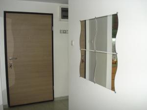 Cozy Corner Apartment-Free Parking
